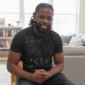 American Eagle Black V-neck T-shirt Size Small